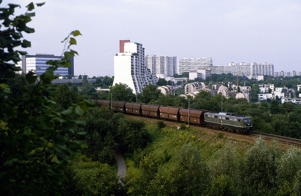 https://www.eisenbahnfotograf.de/datei/August 1986/1530224 DB 150151 Stuttgart Muenster 20.8.1986.jpg